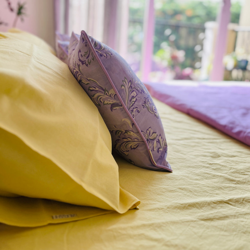 Aesthetic cushion cover in lilac tones with hand-inspired patterns by Aurahi.